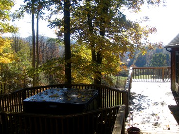 Cabin Rental with Hot Tub in the New River Gorge Region of West Virginia - Oak Hill, West Virginia - glamping.directory