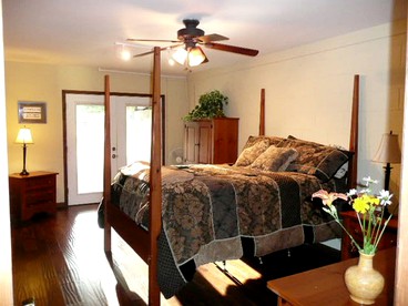 Gorgeous Cabin Rental with Spacious Furnished Deck in Pioneer, California - Pioneer, California - glamping.directory