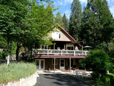Gorgeous Cabin Rental with Spacious Furnished Deck in Pioneer, California - glamping.directory