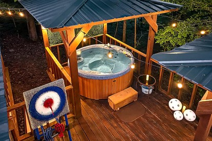Romantic Luxury Cabin with Hot Tub, King Suite & Fire Pit Near Broken Bow Lake, Hochatown, Broken Bow, Oklahoma - Broken Bow, Oklahoma - glamping.directory