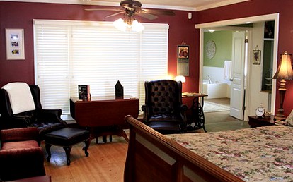 Spacious Getaway for Two Guests with Soaking Tub in Fresno County, California - Sanger, California - glamping.directory