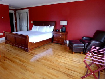 Spacious Family Suite on Upscale Ranch with Stables near Cooperstown, New York - Fly Creek, New York - glamping.directory