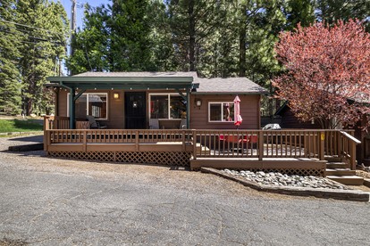Cozy Lakeside Cabin, Steps from Lake Almanor and Close to Lassen Volcanic National Park in California - glamping.directory