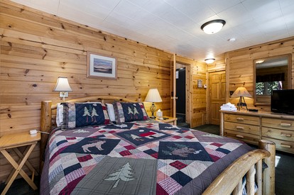 Cozy Lakeside Cabin, Steps from Lake Almanor and Close to Lassen Volcanic National Park in California - Lake Almanor, California - glamping.directory