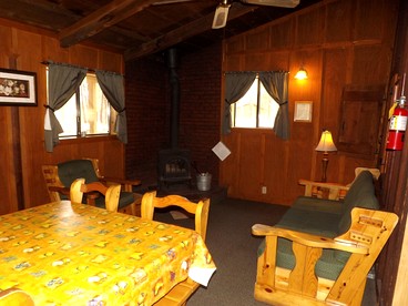 Adorable Cabin with Indoor Jacuzzi in Arizona - Flagstaff, Arizona - glamping.directory