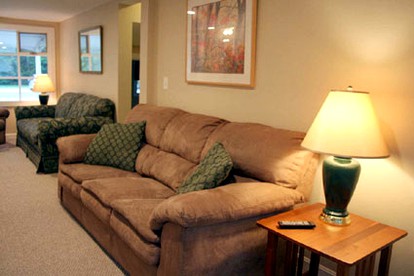 Luxury Cottage with Game Room in North Conway, New Hampshire - North Conway, New Hampshire - glamping.directory