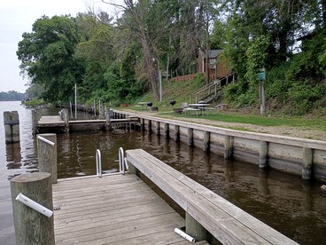 Cozy Riverside Cabin Rental with Fishing Access on Wolf River, Wisconsin - Fremont, Wisconsin - glamping.directory