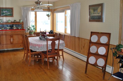 Romantic Vacation Rental in a Charming Carroll County Bed and Breakfast in Illinois - Mount Carroll, Illinois - glamping.directory