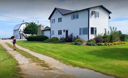 Romantic Vacation Rental in a Charming Carroll County Bed and Breakfast in Illinois - glamping.directory