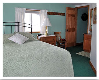 Romantic Vacation Rental in a Charming Carroll County Bed and Breakfast in Illinois - Mount Carroll, Illinois - glamping.directory