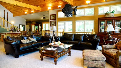Spacious Lakefront Villa Rental for 35 Guests in Northeast Oklahoma - Eucha, Oklahoma - glamping.directory