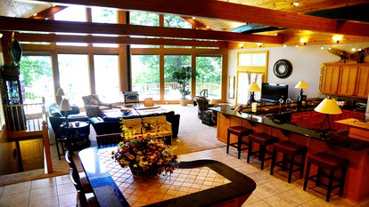 Spacious Lakefront Villa Rental for 35 Guests in Northeast Oklahoma - Eucha, Oklahoma - glamping.directory