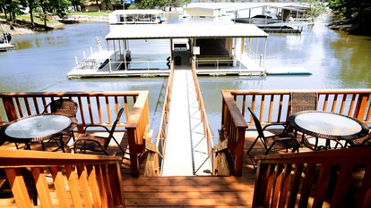 Spacious Lakefront Villa Rental for 35 Guests in Northeast Oklahoma - Eucha, Oklahoma - glamping.directory