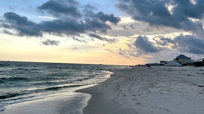Beach Front Cottage with Private Heated Pool in Alabama - Gulf Shores, Alabama - glamping.directory