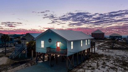 Beach Front Cottage with Private Heated Pool in Alabama - Gulf Shores, Alabama - glamping.directory