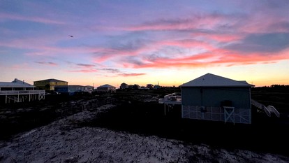 Beach Front Cottage with Private Heated Pool in Alabama - Gulf Shores, Alabama - glamping.directory