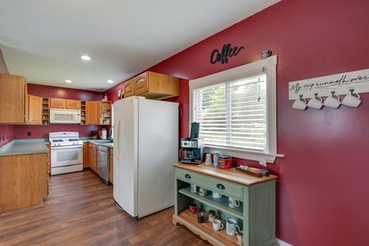 Fully Renovated Cabin Just Minutes to the Coast in Maine - Greenville, Maine - glamping.directory