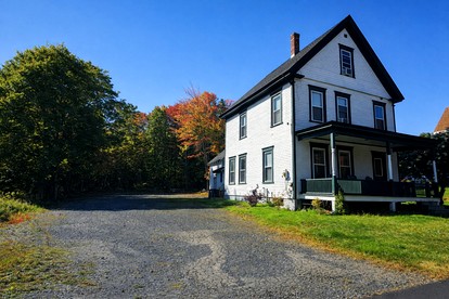 Fully Renovated Cabin Just Minutes to the Coast in Maine - Greenville, Maine - glamping.directory