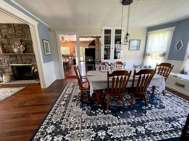 Incredible Cottage with Hot-tub in Penn Yan, New York - Penn Yan, New York - glamping.directory