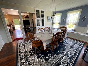 Incredible Cottage with Hot-tub in Penn Yan, New York - Penn Yan, New York - glamping.directory