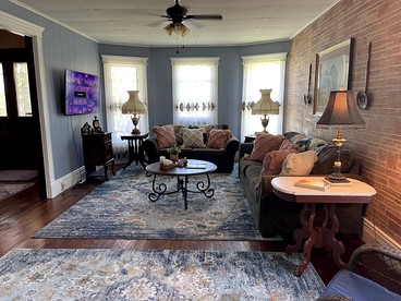 Incredible Cottage with Hot-tub in Penn Yan, New York - Penn Yan, New York - glamping.directory