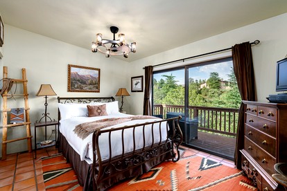 Secluded Rental with Spa and Panoramic Mountain Views in Arizona - Sedona, Arizona - glamping.directory