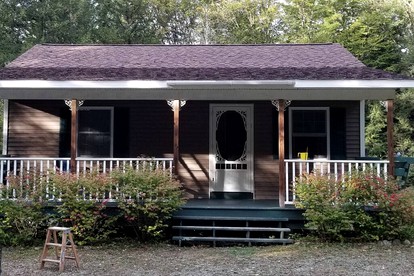 White Mountains Family Adventure: Secluded Cabin with Hot Tub Getaway - glamping.directory