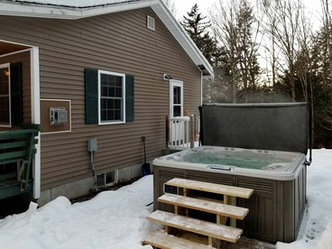 White Mountains Family Adventure: Secluded Cabin with Hot Tub Getaway - Haverhill, New Hampshire - glamping.directory