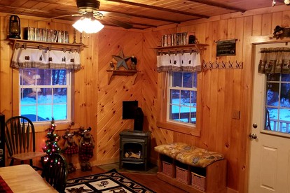 White Mountains Family Adventure: Secluded Cabin with Hot Tub Getaway - Haverhill, New Hampshire - glamping.directory