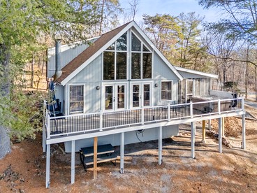 Classic Mountain Retreat Cabin with Private Hot Tub Near Hiking & Golf in Hedgesville, West Virginia - glamping.directory