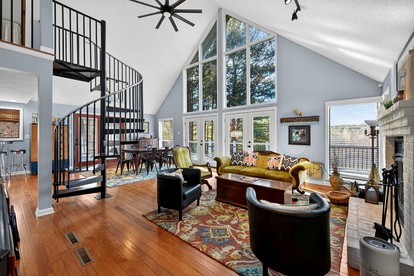 Classic Mountain Retreat Cabin with Private Hot Tub Near Hiking & Golf in Hedgesville, West Virginia - Hedgesville, West Virginia - glamping.directory