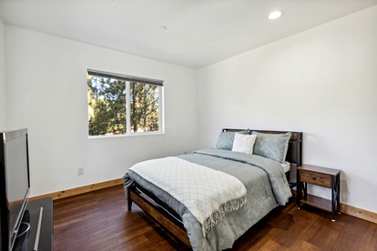 Impressive Cabin with Fireplace in Pine Mountain Club, California - Pine Mountain Club, California - glamping.directory