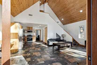 Impressive Cabin with Fireplace in Pine Mountain Club, California - Pine Mountain Club, California - glamping.directory