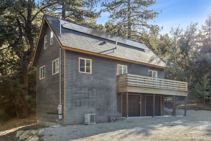 Impressive Cabin with Fireplace in Pine Mountain Club, California - glamping.directory