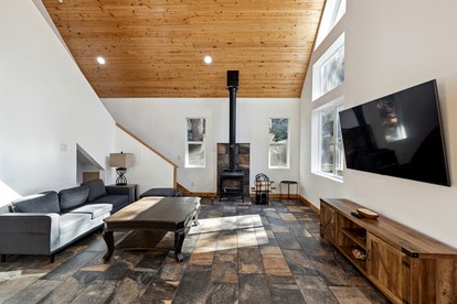 Impressive Cabin with Fireplace in Pine Mountain Club, California - Pine Mountain Club, California - glamping.directory