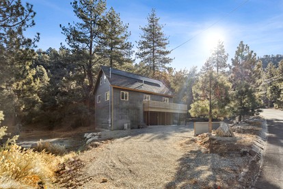 Impressive Cabin with Fireplace in Pine Mountain Club, California - Pine Mountain Club, California - glamping.directory