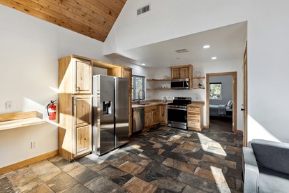 Impressive Cabin with Fireplace in Pine Mountain Club, California - Pine Mountain Club, California - glamping.directory