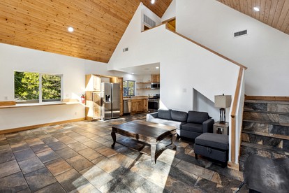 Impressive Cabin with Fireplace in Pine Mountain Club, California - Pine Mountain Club, California - glamping.directory