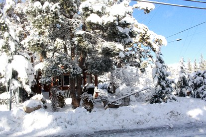 Cozy Cabin Rental with an Indoor Fireplace in Big Bear City, California - Big Bear City, California - glamping.directory