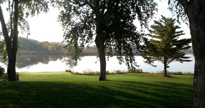 Luxury Riverfront Cottage with Wi-Fi in Horicon, Wisconsin - Horicon, Wisconsin - glamping.directory