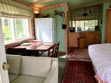 Luxury Riverfront Cottage with Wi-Fi in Horicon, Wisconsin - Horicon, Wisconsin - glamping.directory