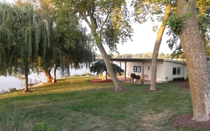 Luxury Riverfront Cottage with Wi-Fi in Horicon, Wisconsin - Horicon, Wisconsin - glamping.directory