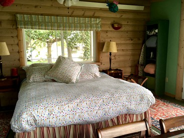 Luxury Riverfront Cottage with Wi-Fi in Horicon, Wisconsin - Horicon, Wisconsin - glamping.directory
