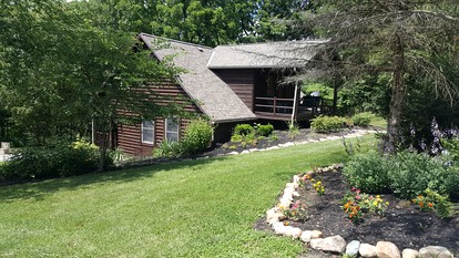Chic One-Bedroom Suite With Jacuzzi Tub for Romantic Getaway near Columbus, Ohio - Fredericktown, Ohio - glamping.directory