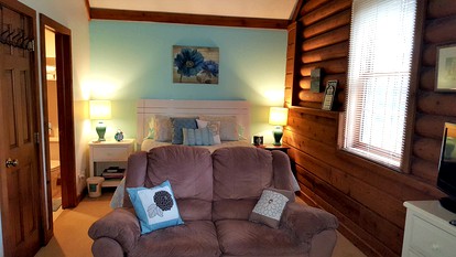 Chic One-Bedroom Suite With Jacuzzi Tub for Romantic Getaway near Columbus, Ohio - Fredericktown, Ohio - glamping.directory