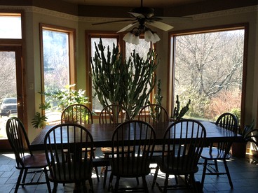 Luxury Smoky Mountains Retreat with Hot Tub in Cherokee, North Carolina - Cherokee, North Carolina - glamping.directory
