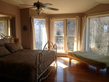 Luxury Smoky Mountains Retreat with Hot Tub in Cherokee, North Carolina - Cherokee, North Carolina - glamping.directory