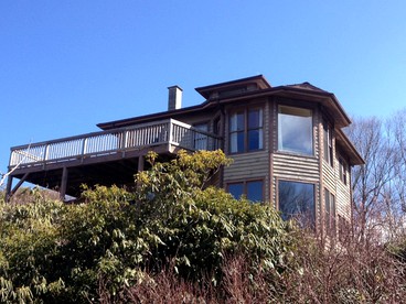 Luxury Smoky Mountains Retreat with Hot Tub in Cherokee, North Carolina - glamping.directory