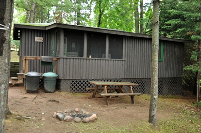 Family Vacation Rental with Resort Facilities on Squaw Lake in Wisconsin - glamping.directory