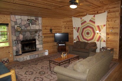 Family Vacation Rental with Resort Facilities on Squaw Lake in Wisconsin - Lac du Flambeau, Wisconsin - glamping.directory